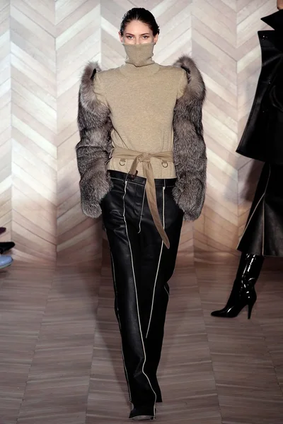 Look 22